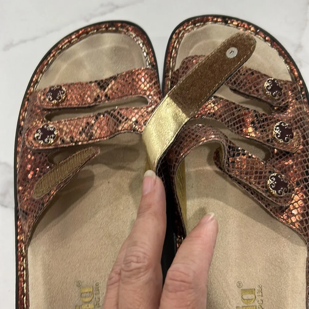 Alegria Fiona Copper Snake‎ Skin Wedge Sandals. Size 41 (10)